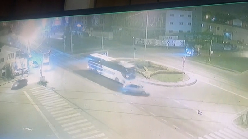 Düzce'de Yolcu Otobüsü İle Otomobil Çarpıştı: 2 Kişi Yaralandı