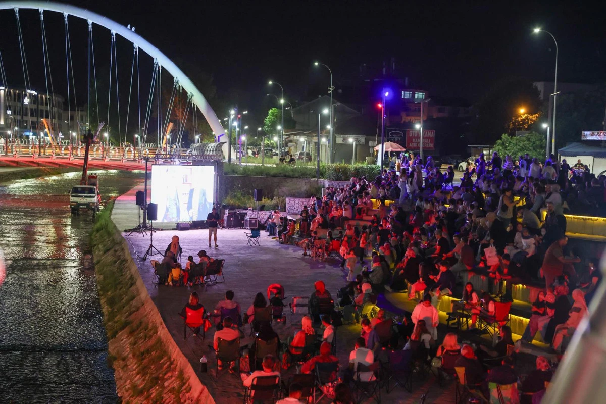 Asar Kemer Park&rsquo;ta A&ccedil;ık Hava Sinemasına Yoğun İlgi 