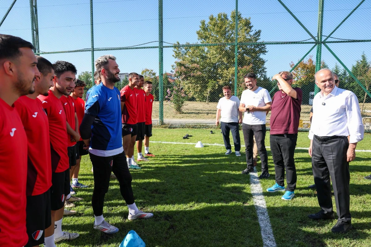 Başkan Faruk &Ouml;zl&uuml;'den D&uuml;zcespor'a Sezon &Ouml;ncesi Moral Ziyareti 