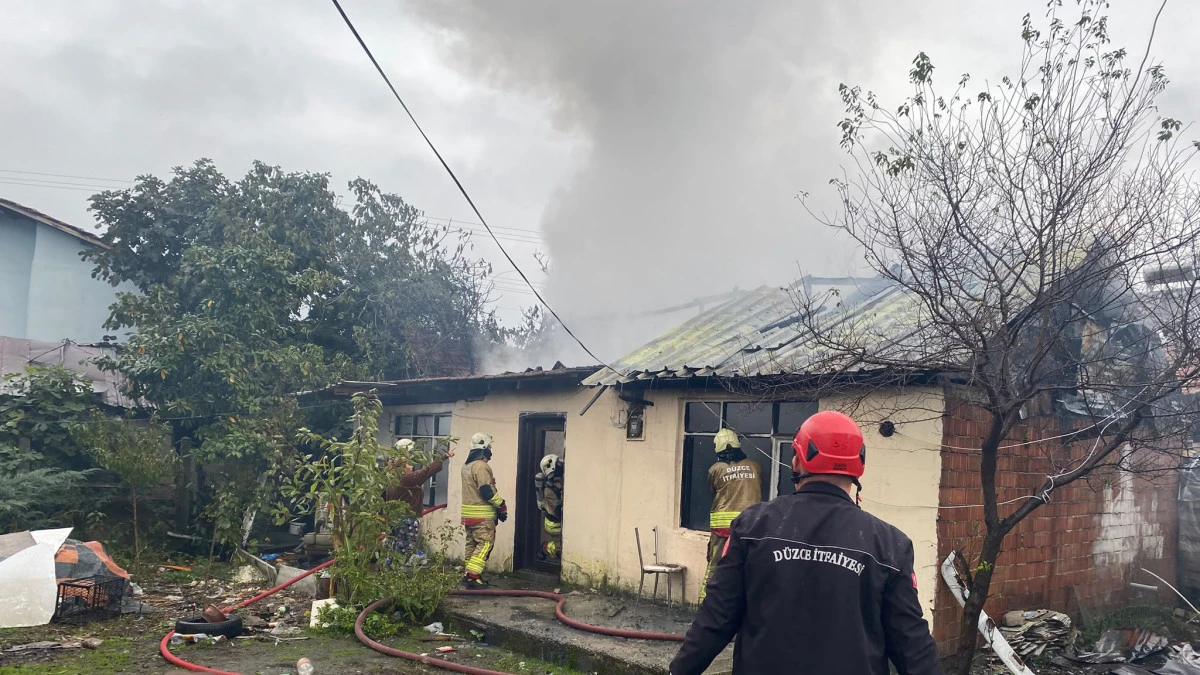 &Ccedil;amk&ouml;y&rsquo;de Sobadan &Ccedil;ıkan Yangın Evi Kullanılamaz Hale Getirdi