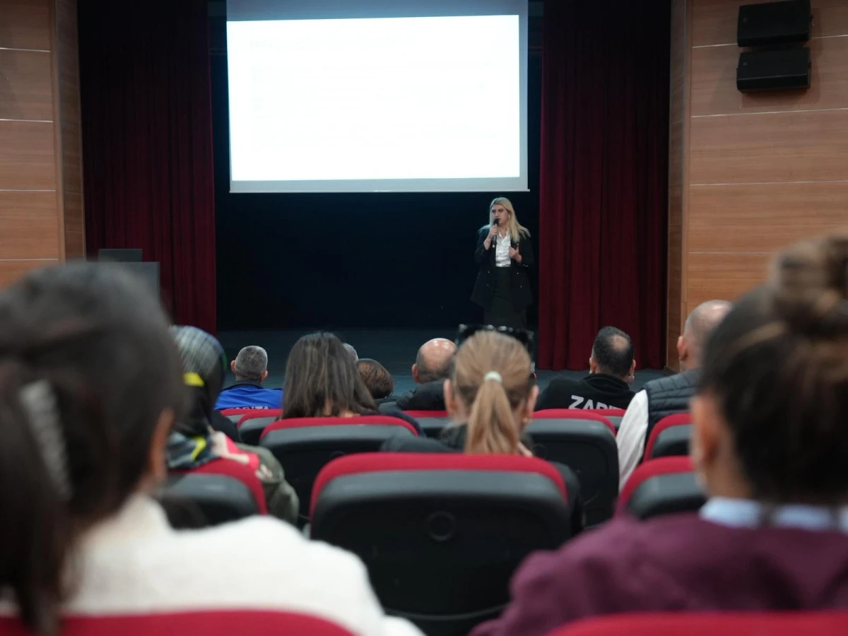 DOĞRU İLETİŞİM TEKNİKLERİ VE STRES YÖNETİMİ ANLATILDI