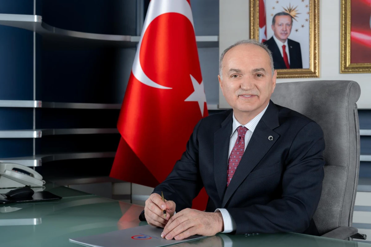 D&uuml;zce Belediye Başkanı Faruk &Ouml;zl&uuml;'den İtfaiyecilik Haftası Mesajı