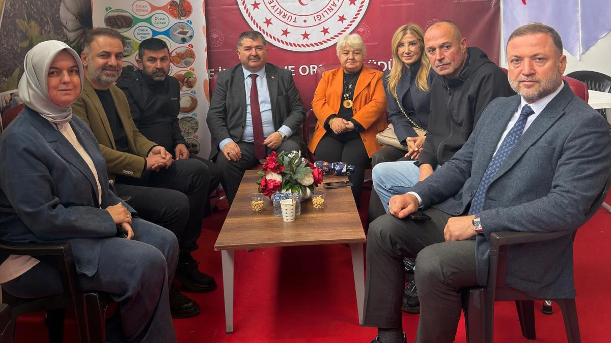 D&uuml;zce Belediye Meclis Heyetinden Tarım Fuarına Ziyaret