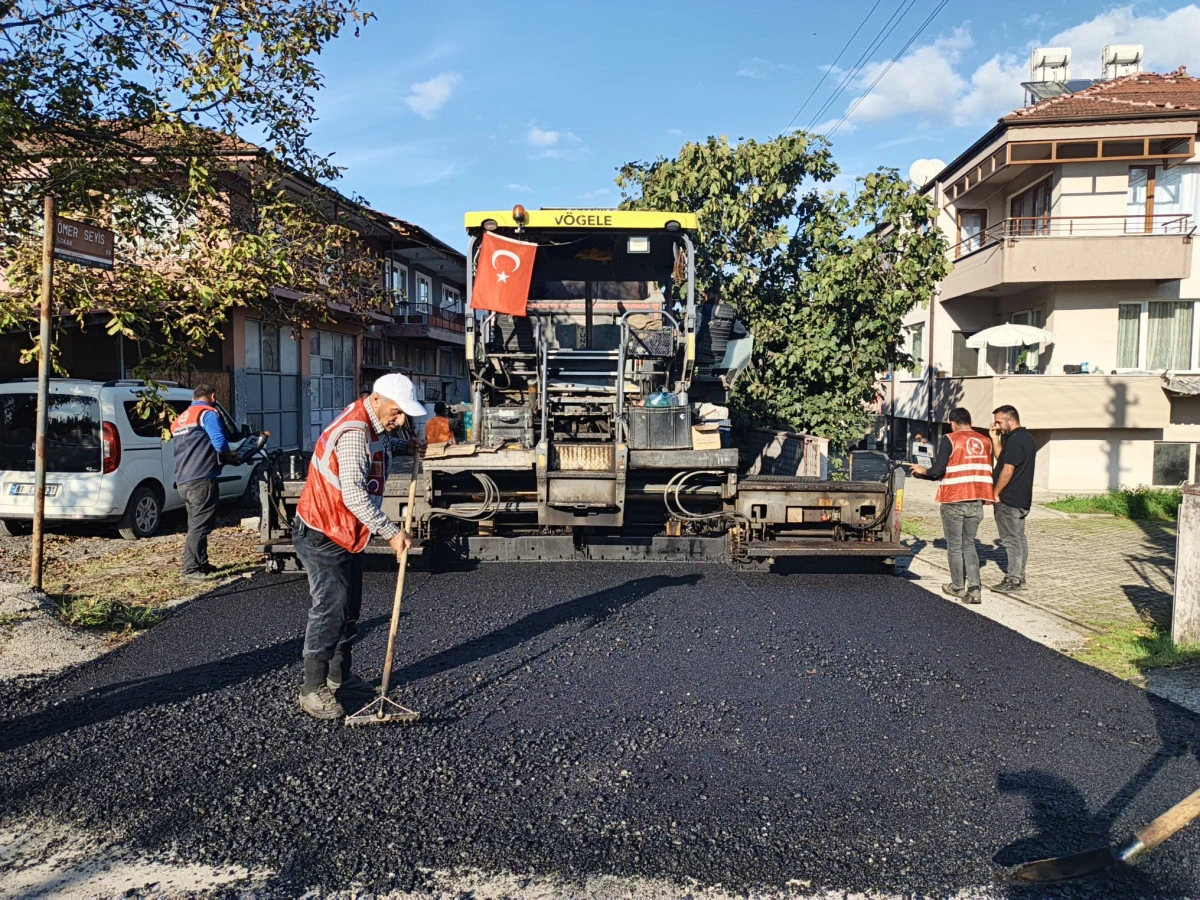 D&uuml;zce Belediyesi Asfalt &Ccedil;alışmalarında 7/24 Mesaiye D&ouml;n&uuml;yor