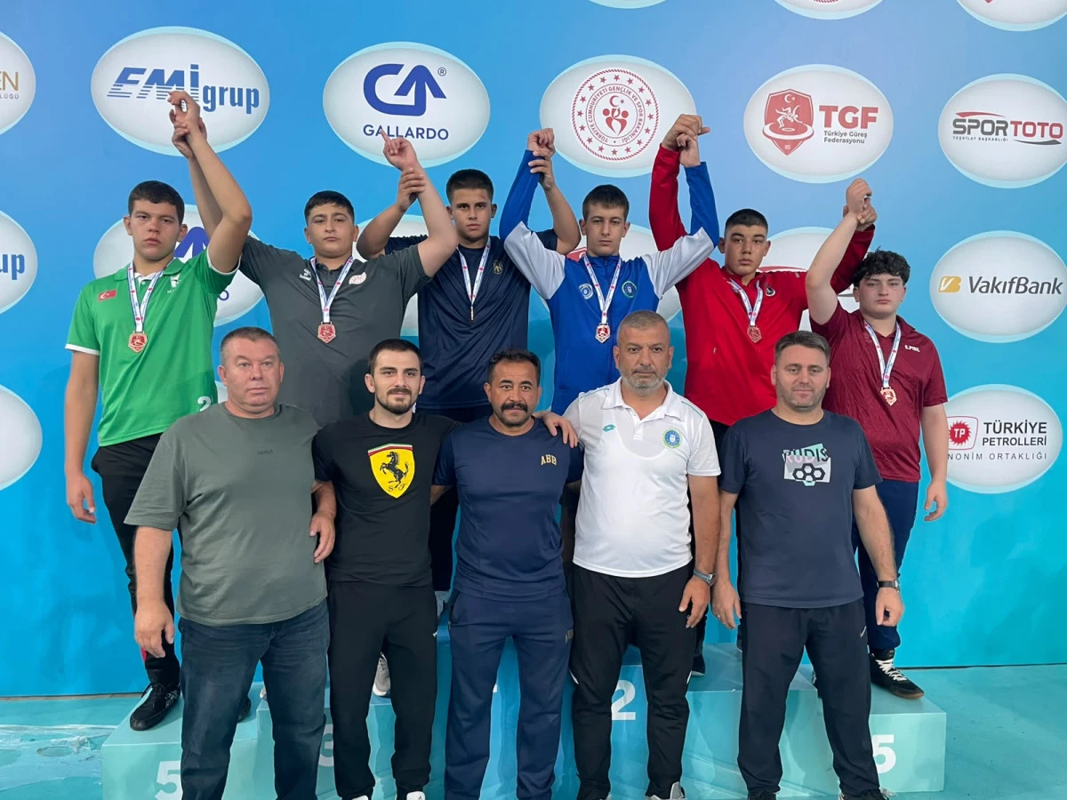 D&uuml;zce Belediyesi Spor Akademisi G&uuml;reşte T&uuml;rkiye Şampiyonu &Ccedil;ıkardı