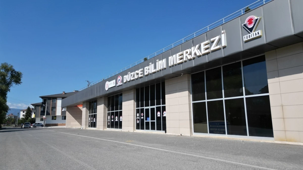 D&uuml;zce Bilim Merkezi İlk 5 Ayda Binlerce &Ouml;ğrenciyi Bilimle Buluşturdu