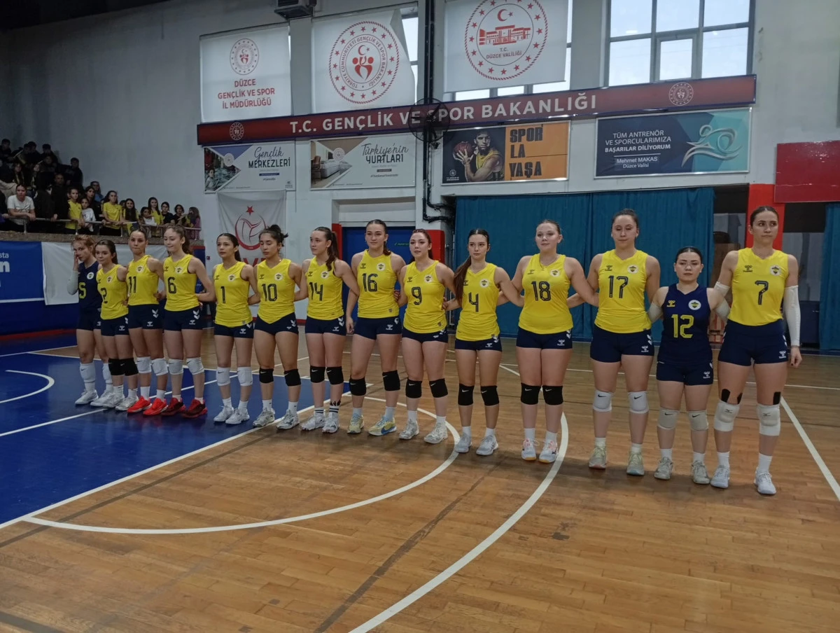 D&uuml;zce Derbisinde Kazanan D&uuml;zce Voleybol Oldu