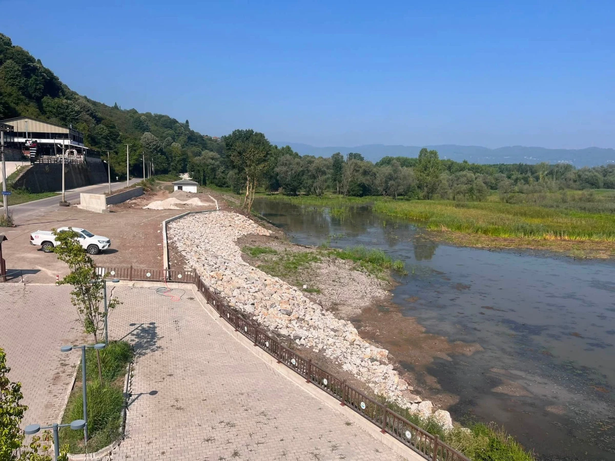 D&uuml;zce Efteni G&ouml;l&uuml;&rsquo;nde İskele ve Otopark Yenilemesi Başladı