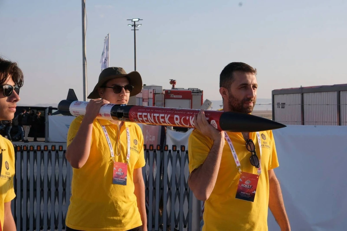 D&uuml;zce Gen&ccedil;lik Merkezi Takımlarından &Uuml;&ccedil;l&uuml; Final Başarısı 