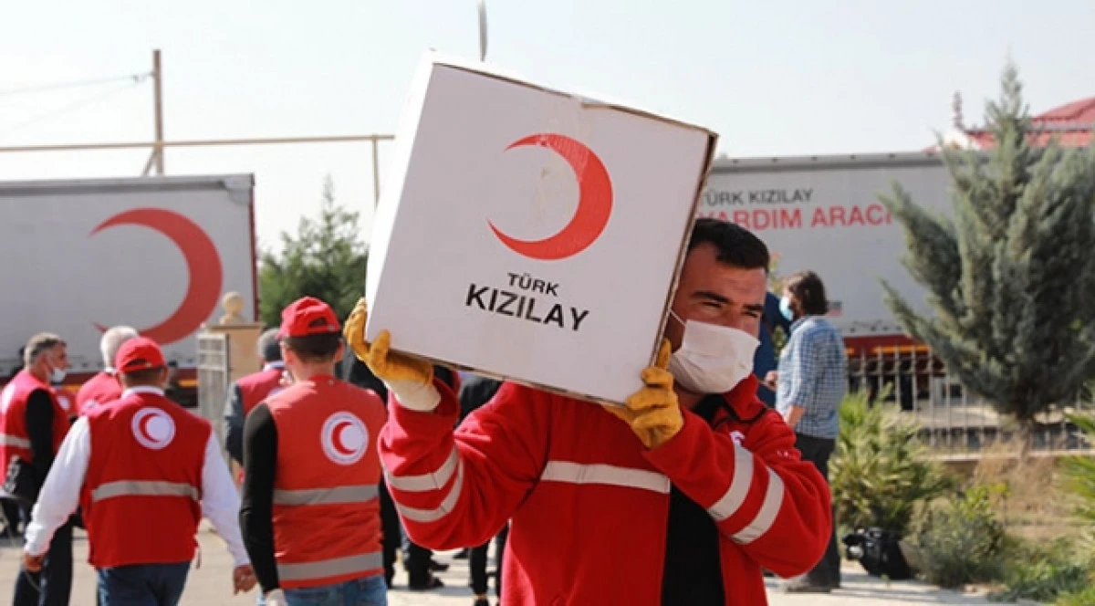 D&uuml;zce Kızılay Bağış Rekorlarıyla T&uuml;rkiye&rsquo;nin Gururu Oldu
