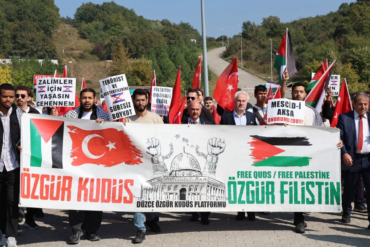 D&uuml;zce &Uuml;niversitesi &Ouml;ğrencilerinden Filistin&rsquo;e Destek Y&uuml;r&uuml;y&uuml;ş&uuml;