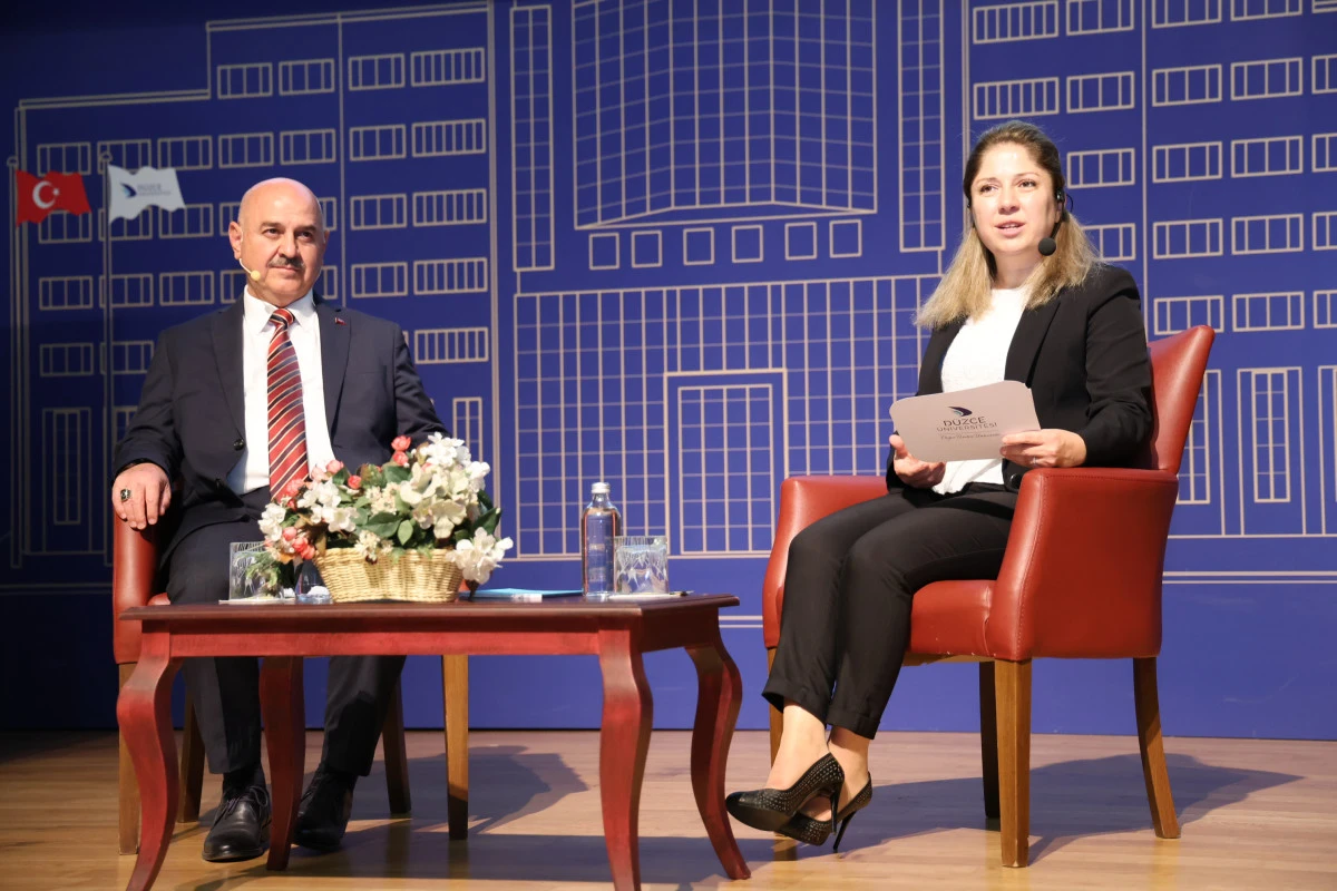 D&uuml;zce &Uuml;niversitesi Rekt&ouml;r&uuml; S&ouml;zbir &Ouml;ğrencilerle Buluştu