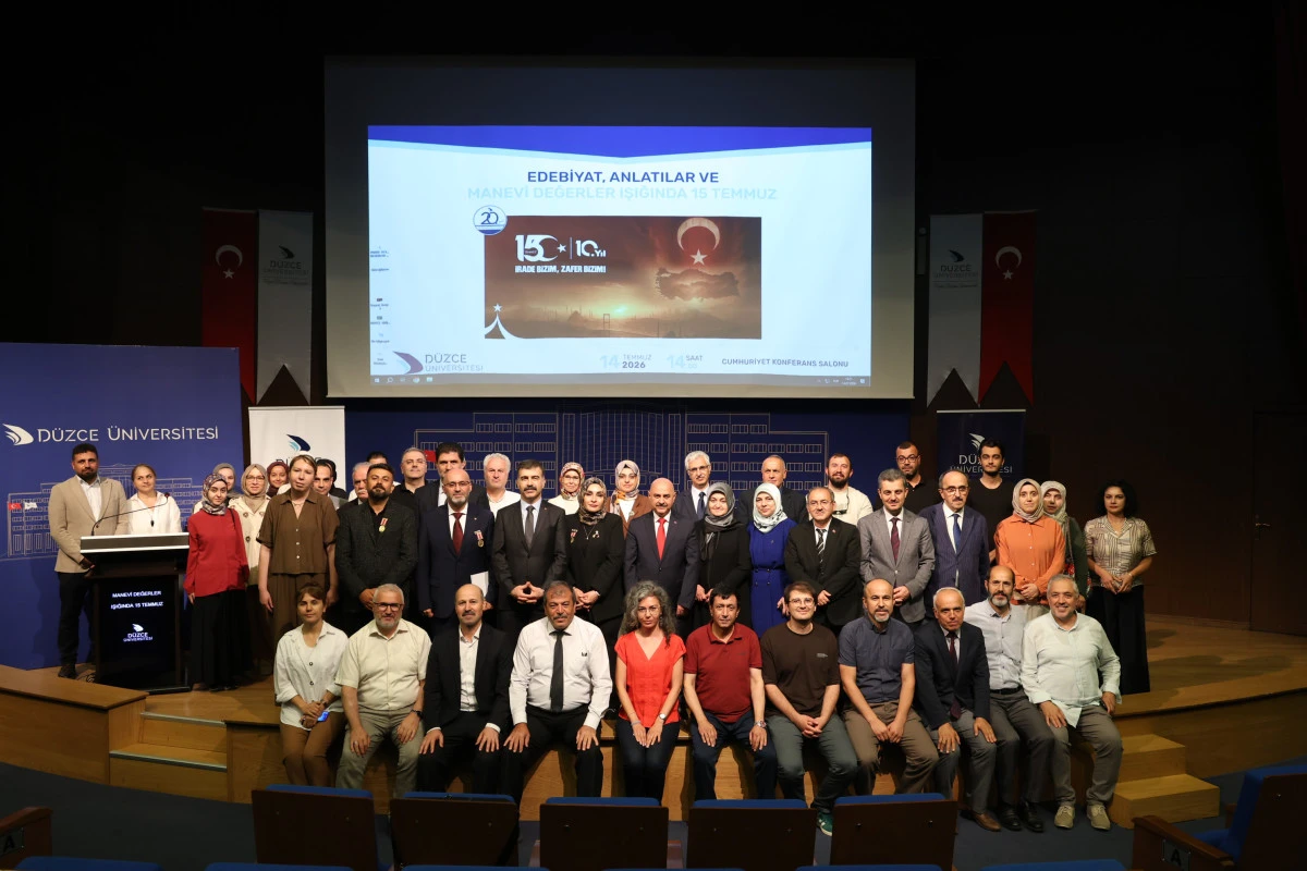 D&uuml;zce &Uuml;niversitesi'nde 15 Temmuz Gazilerinin Katılımıyla Anlamlı Panel