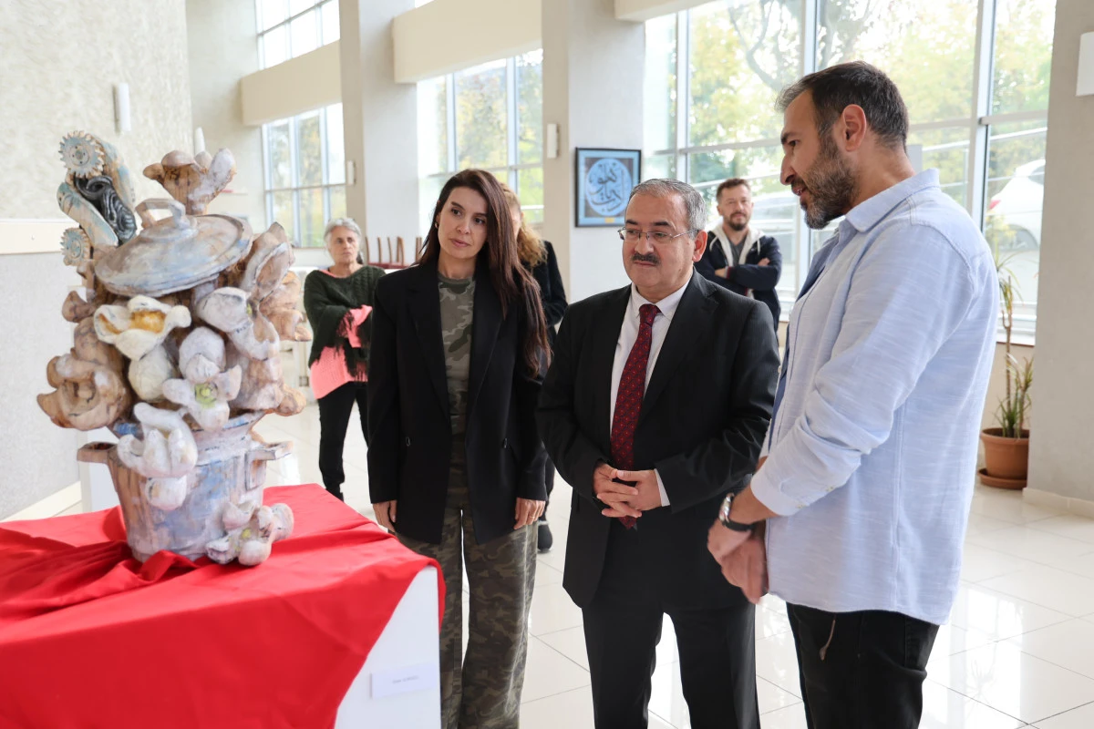 D&uuml;zce &Uuml;niversitesi'nde Cumhuriyet ve Atat&uuml;rk Sergisi
