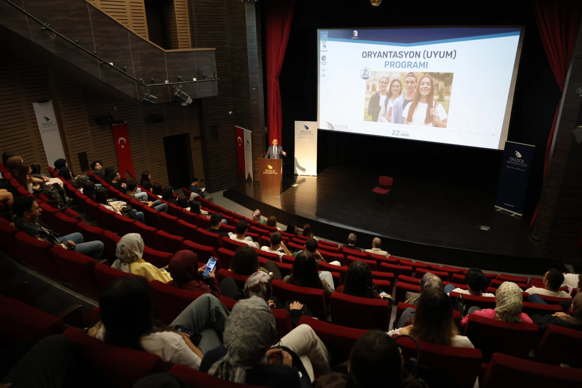 D&uuml;zce &Uuml;niversitesi&rsquo;nde Yeni &Ouml;ğrencilere Oryantasyon