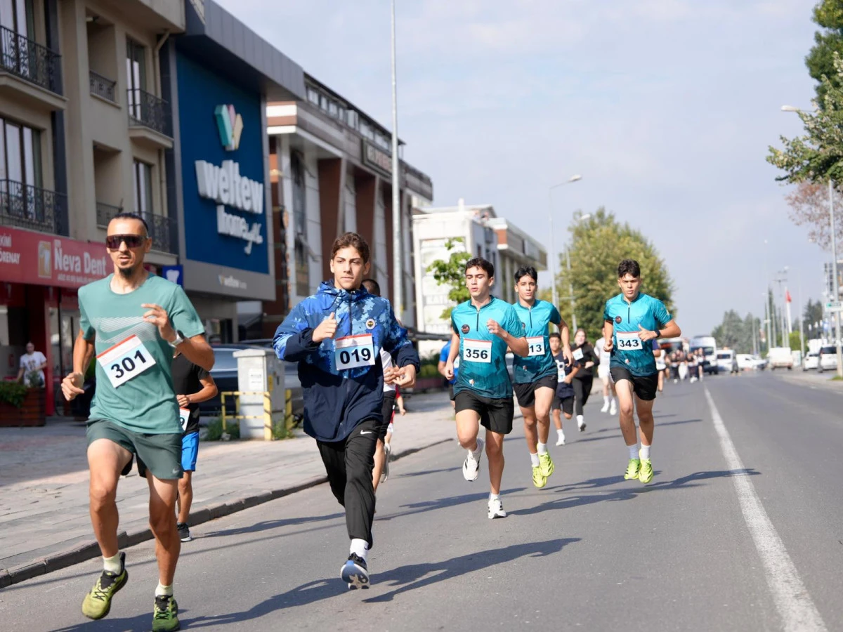 D&uuml;zce&rsquo;de 30 Ağustos Coşkusu: 2 Kilometrelik Zafer Koşusu 