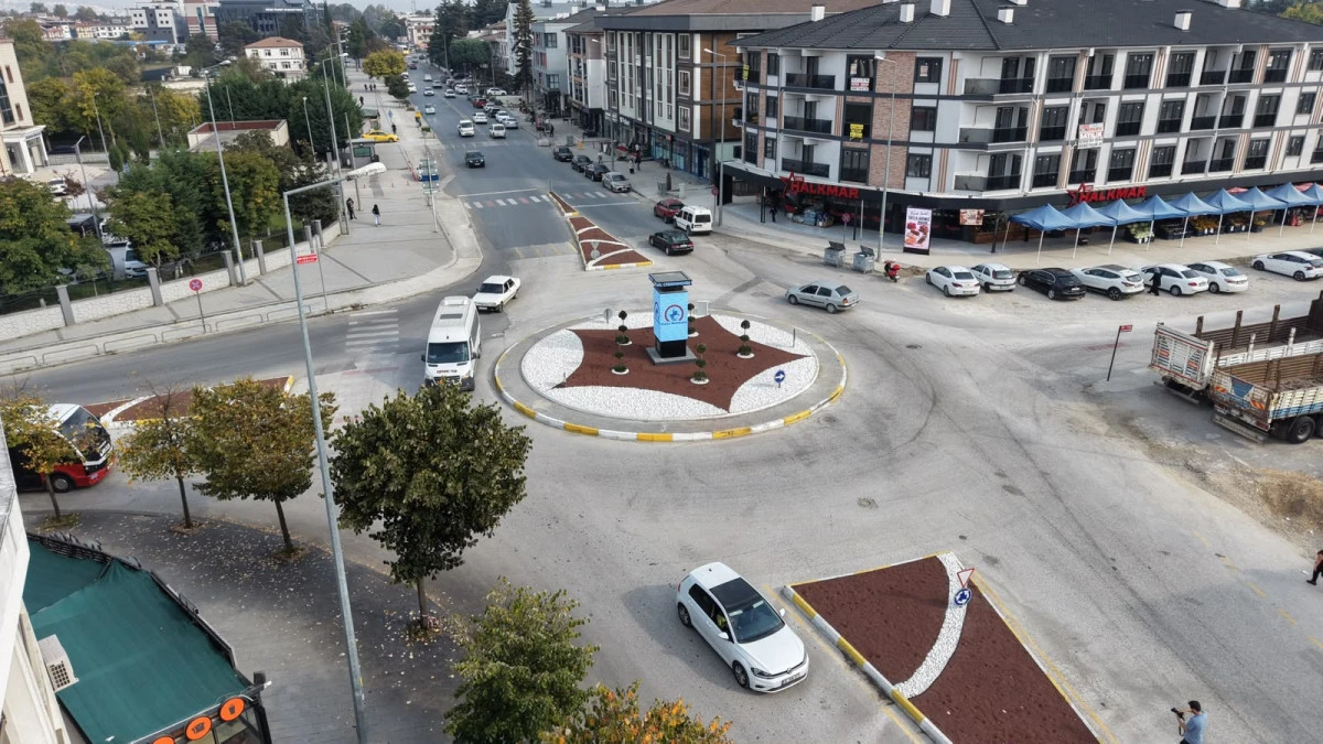 D&uuml;zce&rsquo;de Emniyet ve Otogar Kavşakları Yenilendi