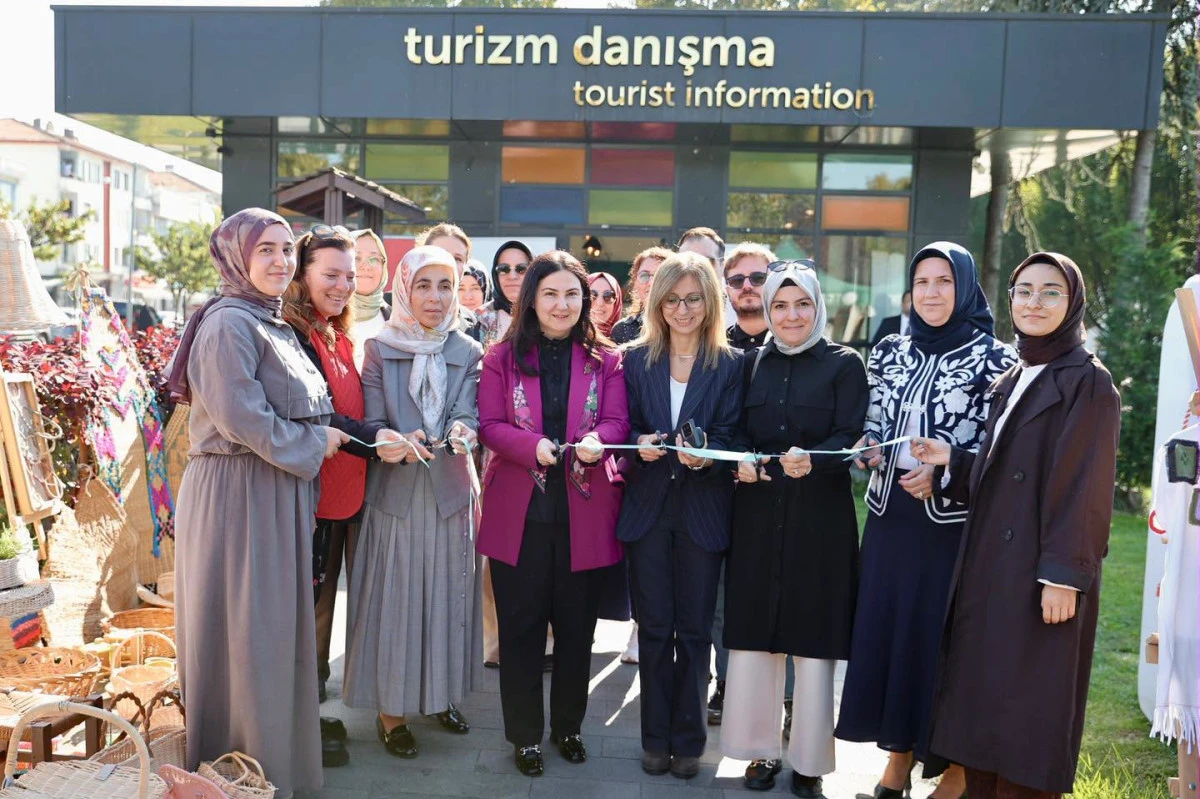 D&uuml;zce&rsquo;de Geleneksel El Sanatları Kurs Sergisi T&ouml;renle A&ccedil;ıldı