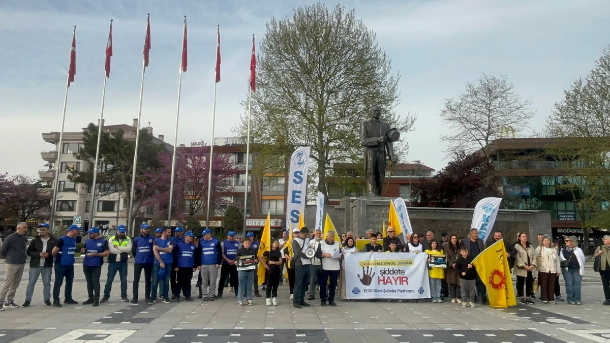 D&uuml;zce&rsquo;de Şiddete Karşı "Yaşam N&ouml;beti" Emek&ccedil;iler Anıtpark&rsquo;ta İş Bıraktı