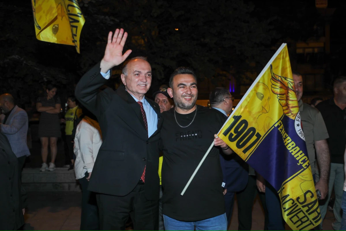 Fenerbah&ccedil;e'de Aziz Yıldırım D&ouml;nemi D&uuml;zce'de Coşkuyla Karşılandı