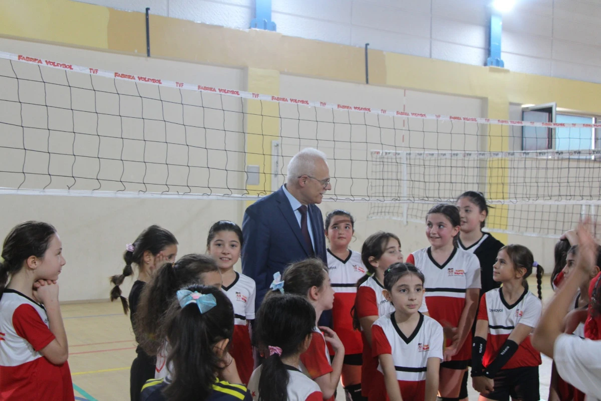 İl Müdürü Arslantürk, Antrenmanda Sporcularla Bir Araya Geldi