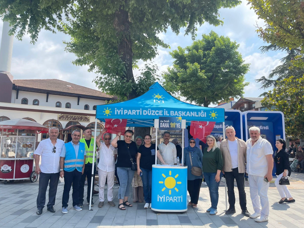İYİ PARTİ D&Uuml;ZCE SAHAYA İNDİ: MERKEZDE VATANDAŞIN NABZI TUTULDU