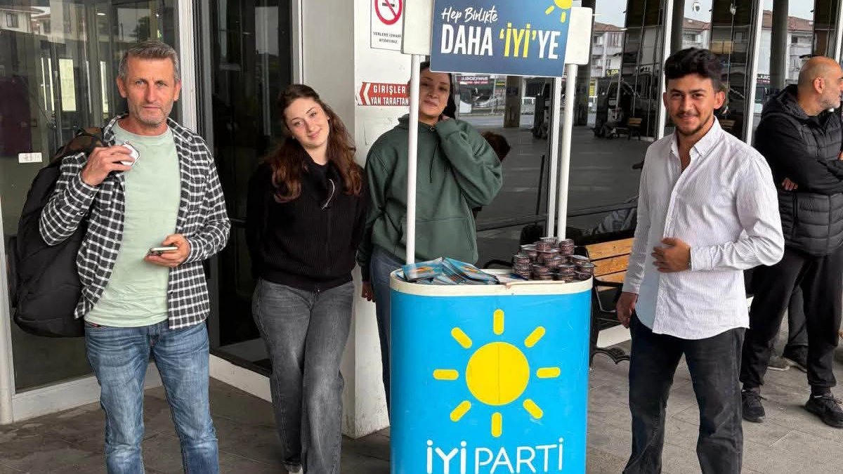 İYİ Parti Gen&ccedil;lik Kolları &Uuml;niversitelileri Terminalde Karşıladı