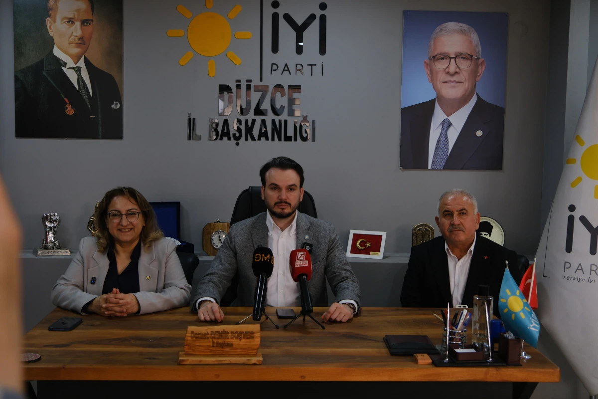 İYİ Partili &Ouml;zatıcı: "Sığınmacıları Vatanlarına Geri G&ouml;ndereceğiz"