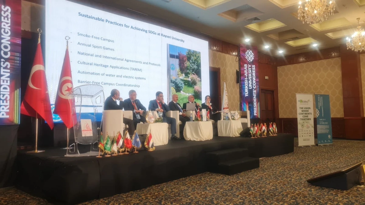 Rektör Sözbir,  Yeşil Üniversiteler Panelini Yönetti